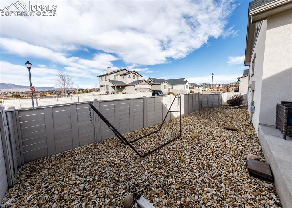 Image 36 of 37: Yard