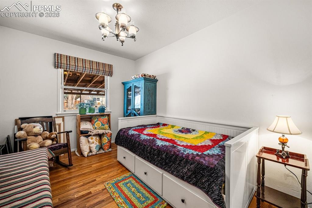 Image 11 of 24: Bedroom