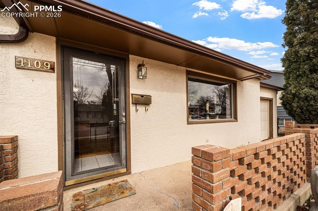 Image 4 of 24: Entry