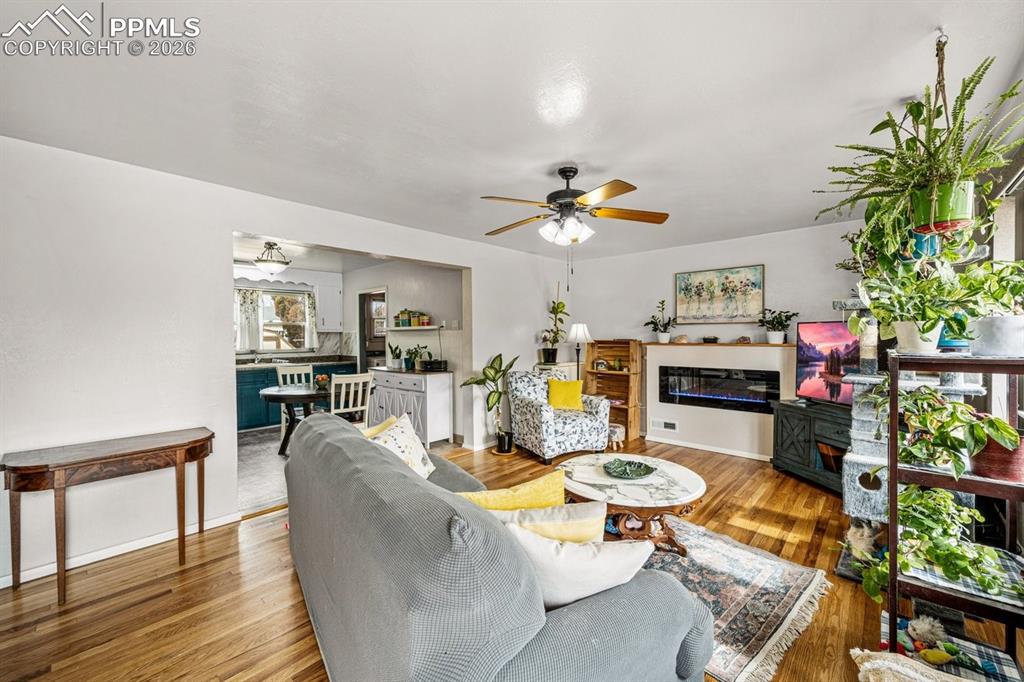 Image 5 of 24: Living Room