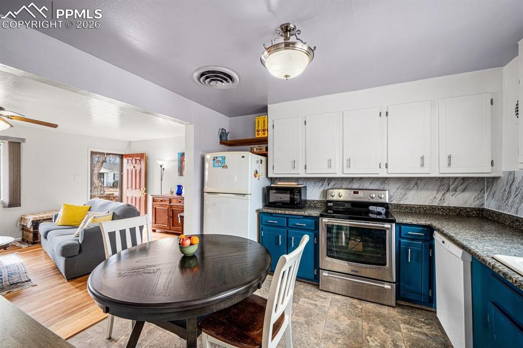 Image 8 of 24: Kitchen