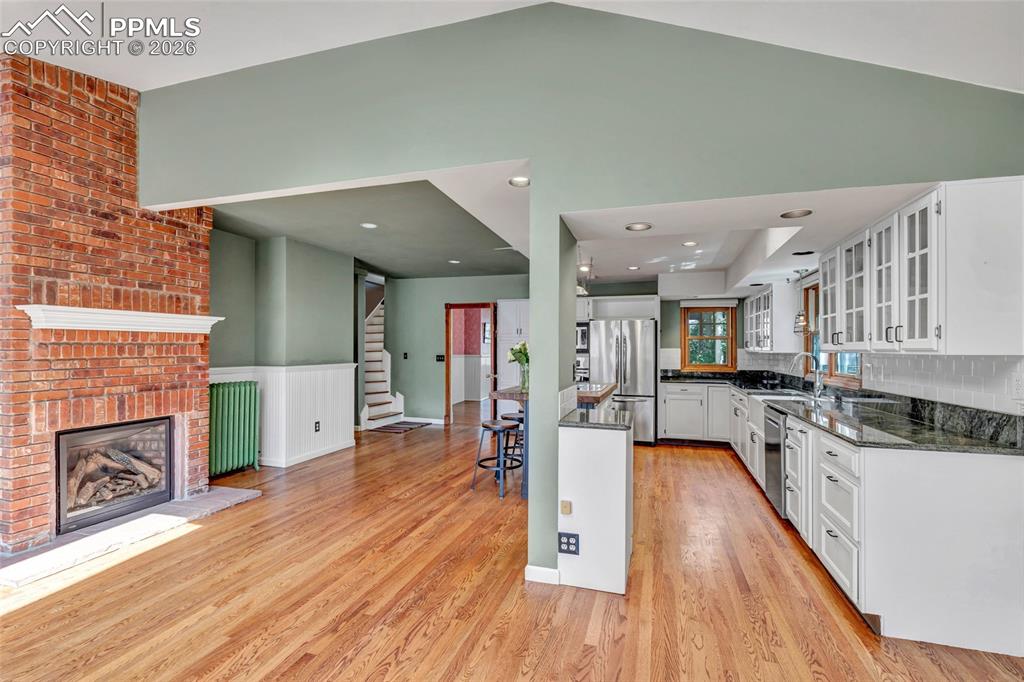 Image 10 of 46: Kitchen