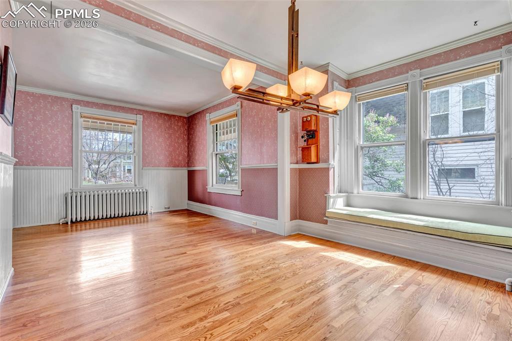 Image 16 of 46: Dining Room with Bay Window & Window Seat
