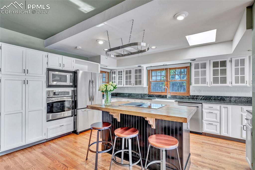 Image 5 of 46: Kitchen