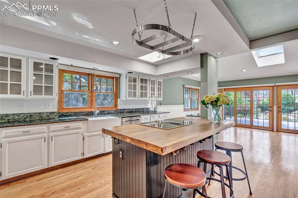 Image 6 of 46: Kitchen