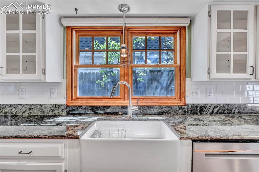 Image 8 of 46: Kitchen