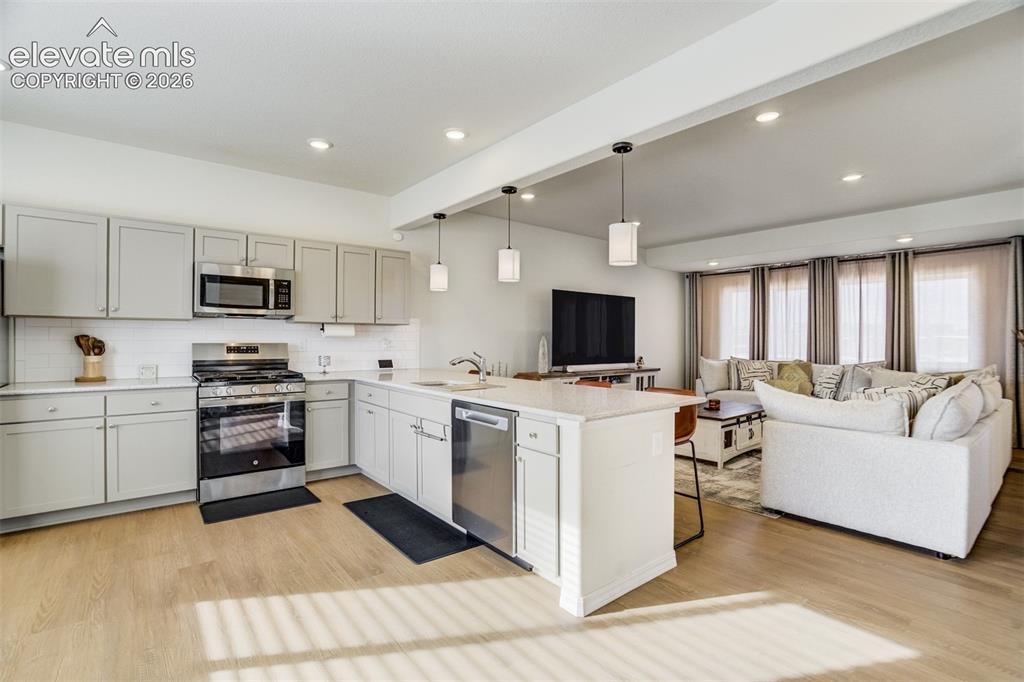 Image 11 of 24: Kitchen