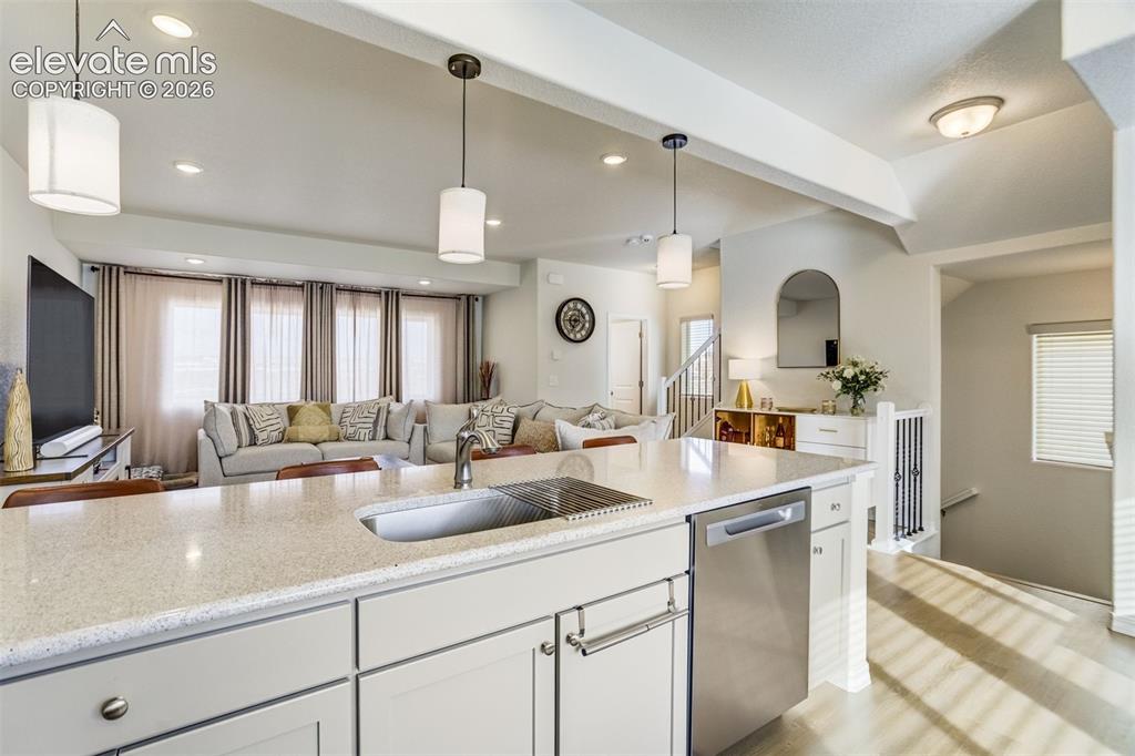 Image 12 of 24: Kitchen