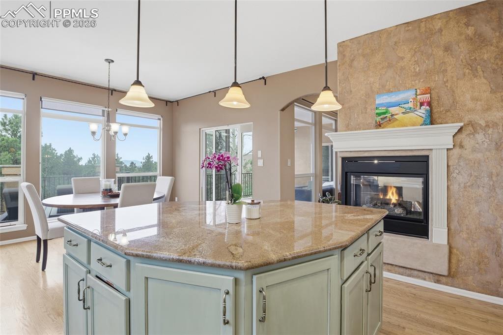 Image 16 of 50: Kitchen