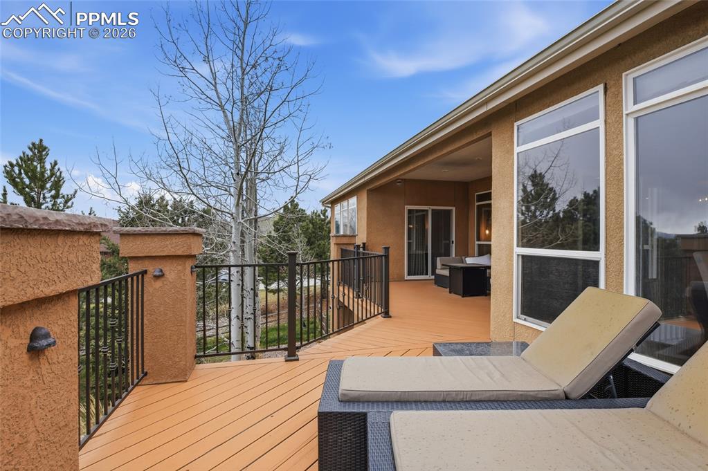 Image 17 of 50: Deck