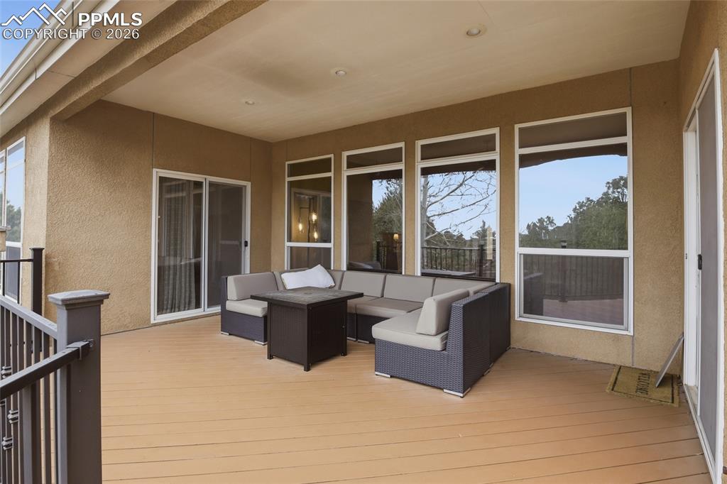 Image 18 of 50: Deck