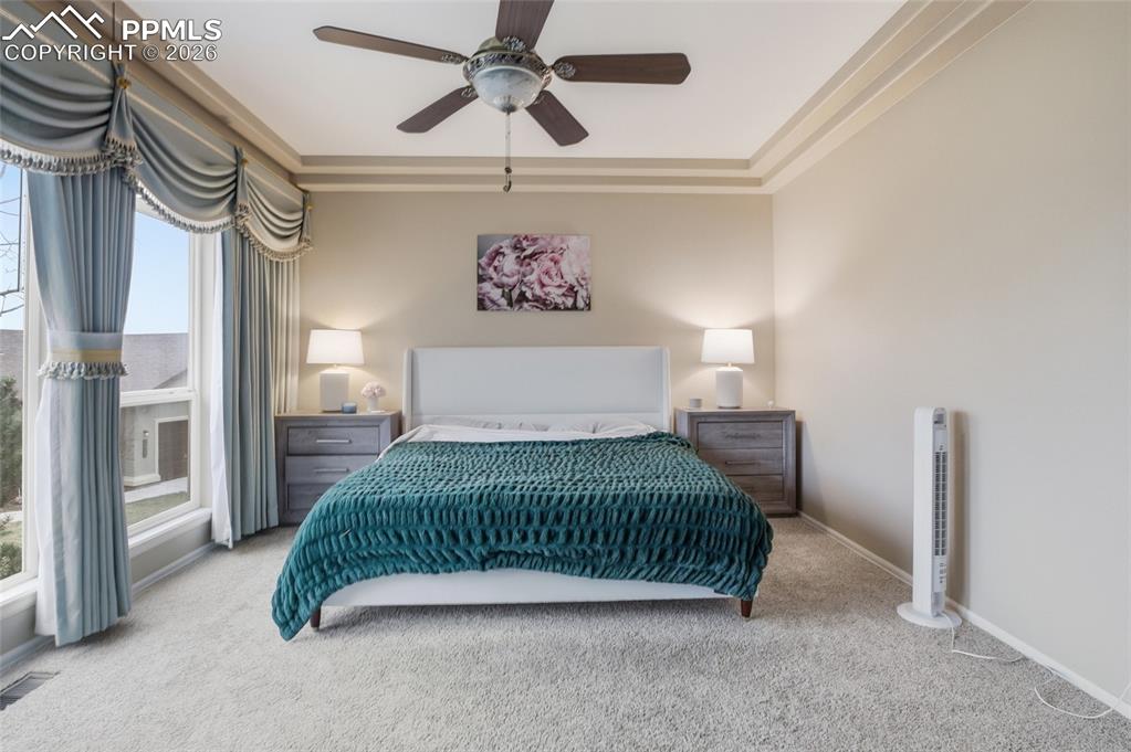 Image 22 of 50: Bedroom