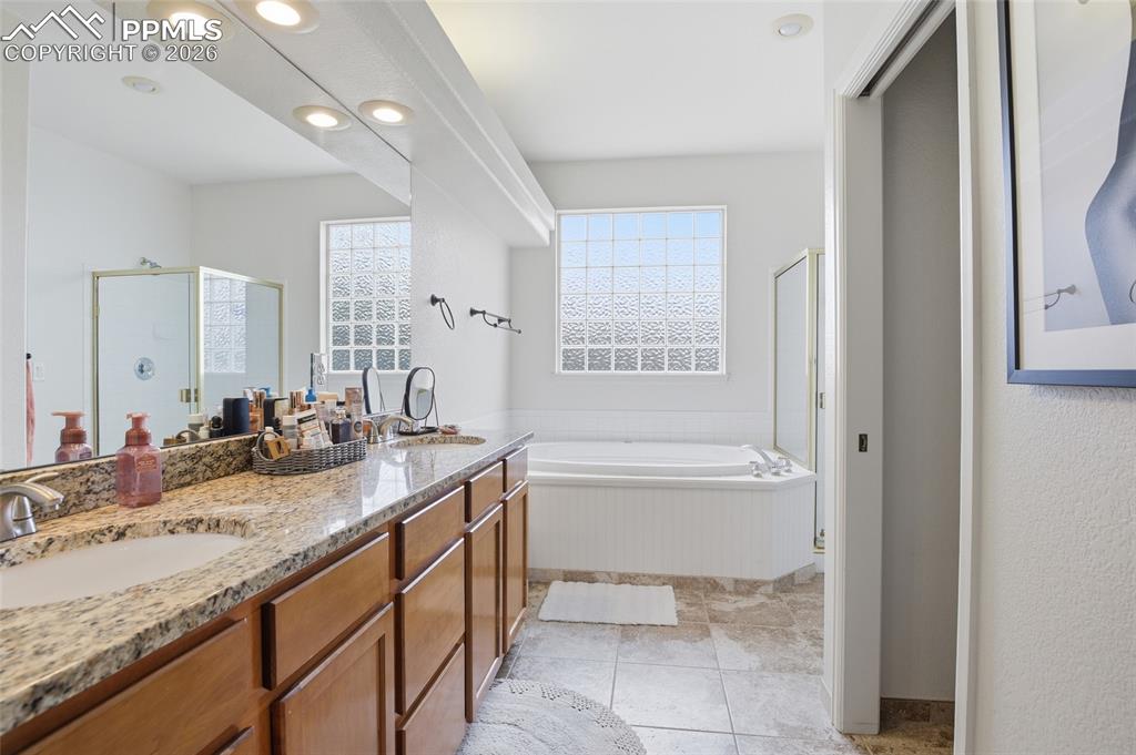 Image 24 of 50: Bathroom