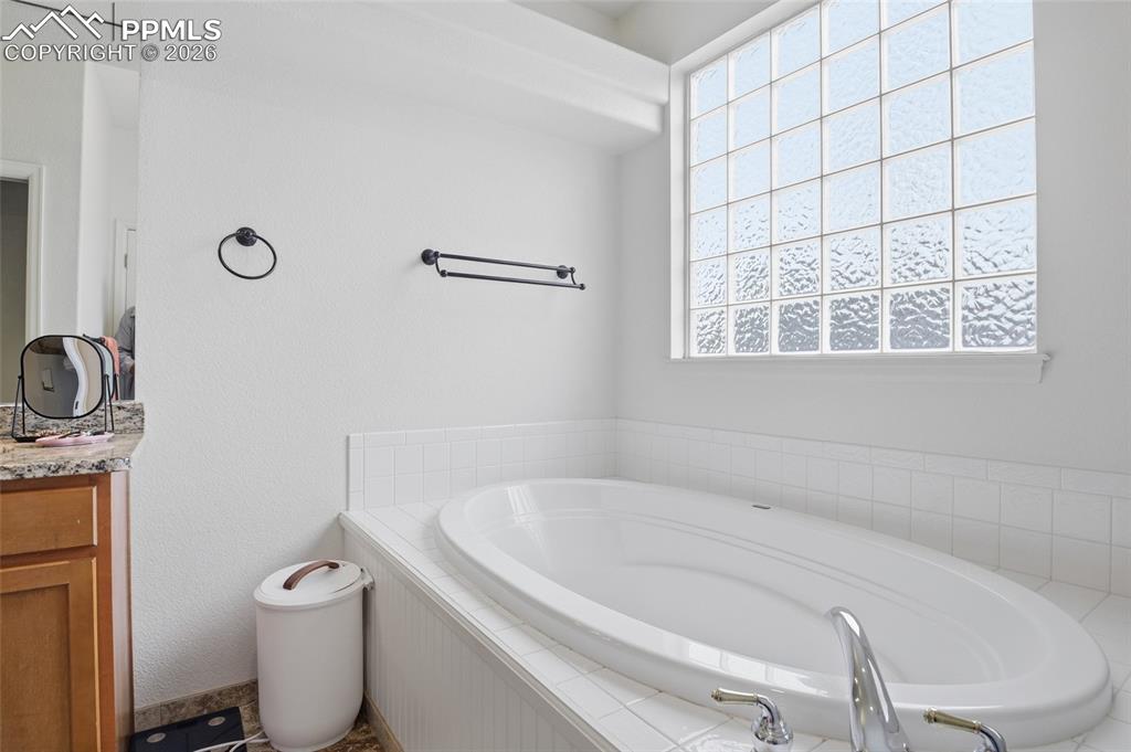 Image 25 of 50: Bathroom