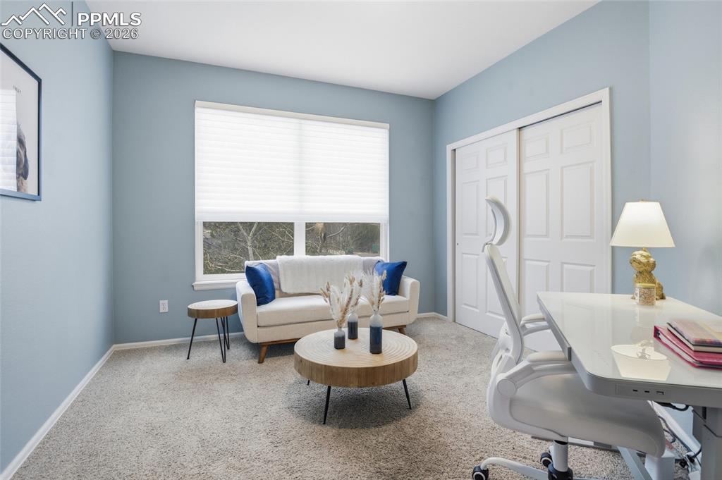 Image 26 of 50: Office