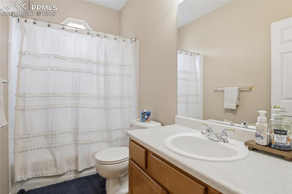 Image 28 of 50: Bathroom