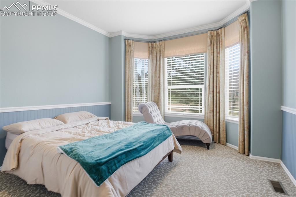 Image 29 of 50: Bedroom