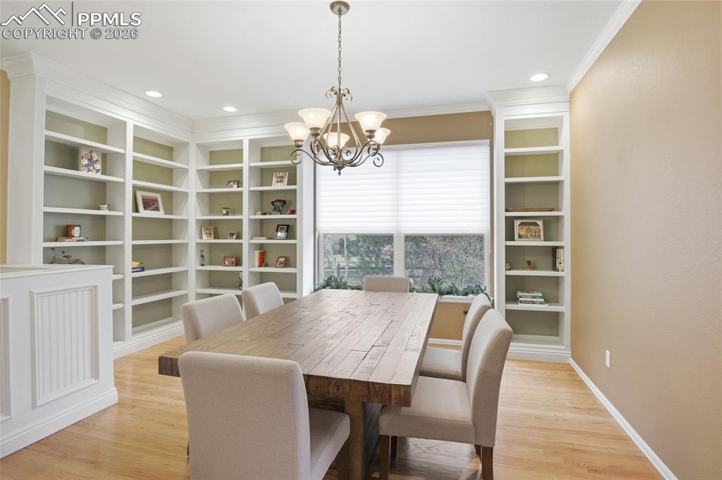 Image 30 of 50: Dining Area