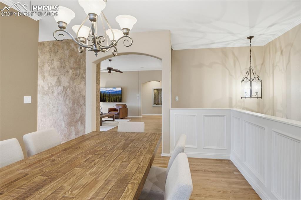 Image 31 of 50: Dining Area