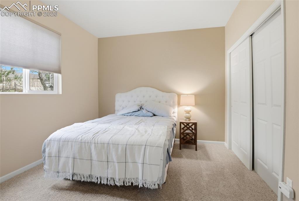 Image 39 of 50: Bedroom