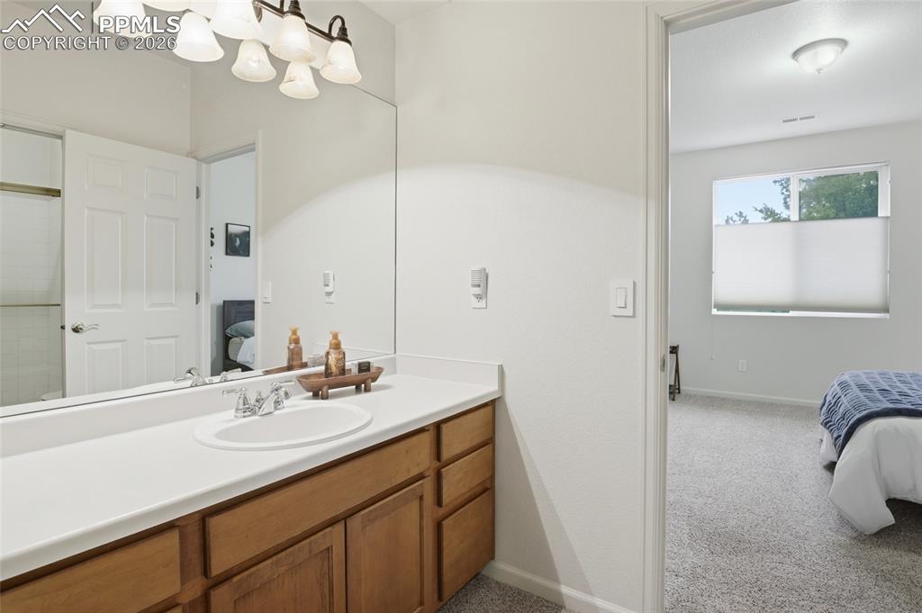 Image 41 of 50: Bathroom