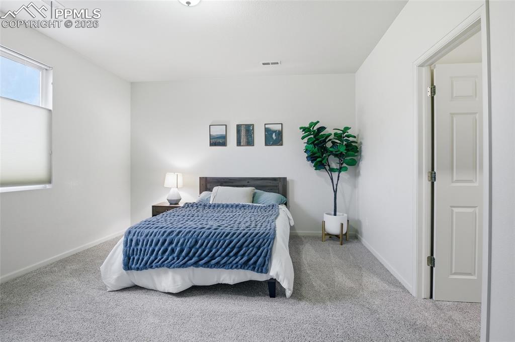 Image 42 of 50: Bedroom