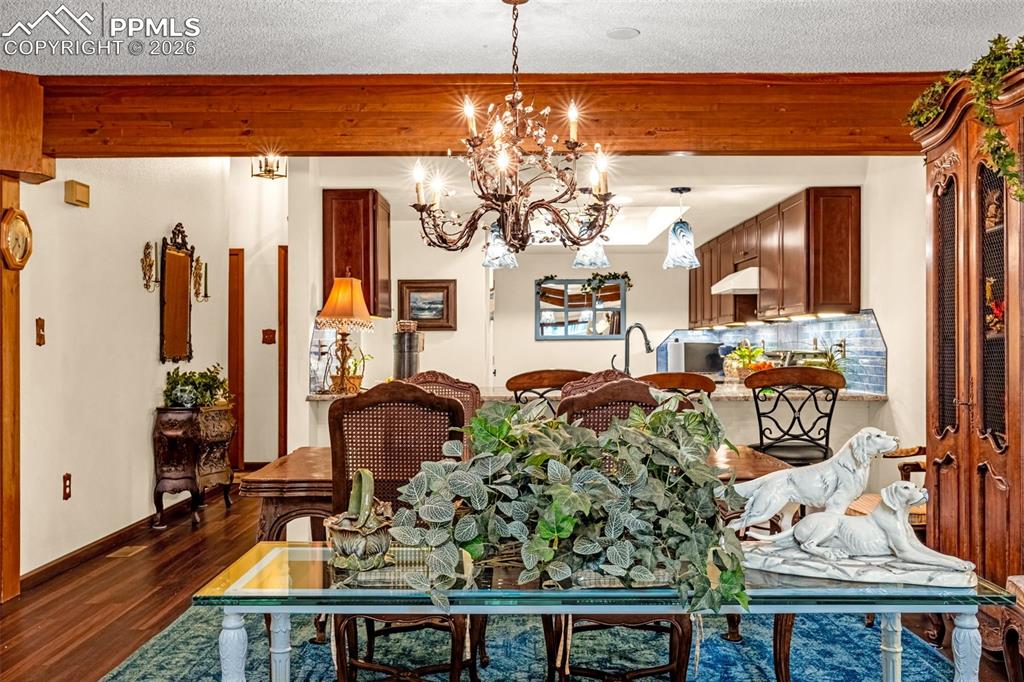 Image 10 of 38: Dining Area