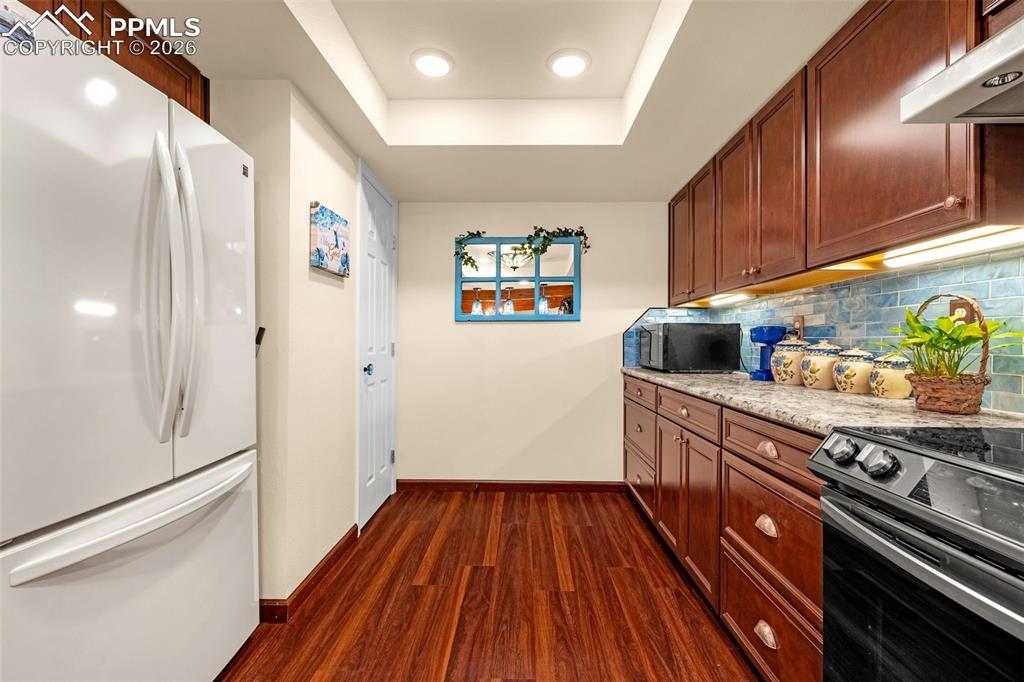 Image 12 of 38: Kitchen