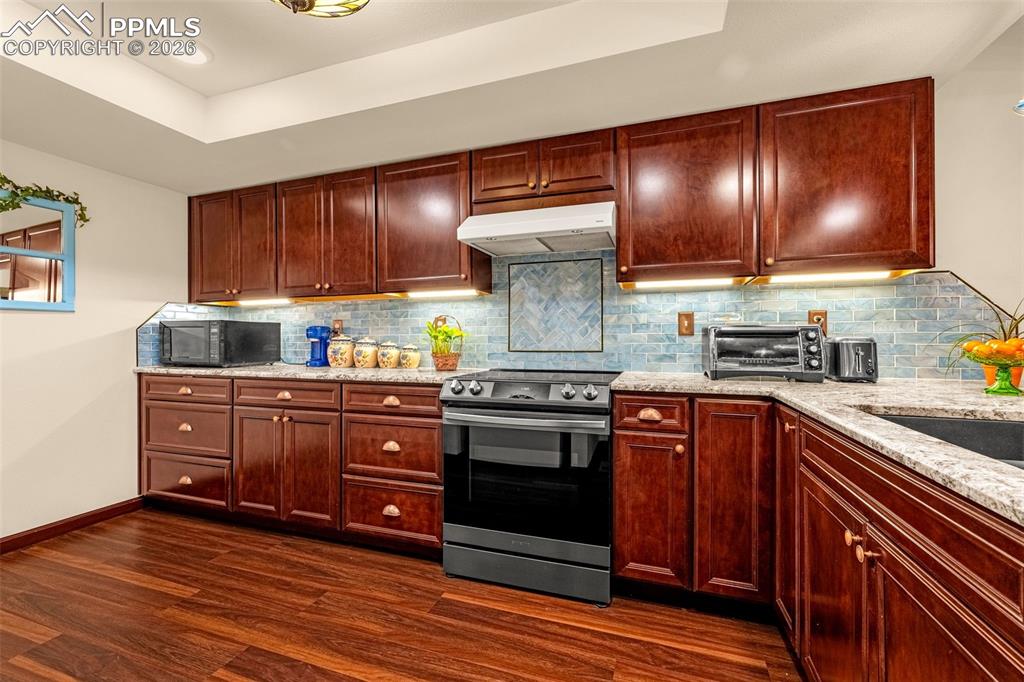 Image 13 of 38: Kitchen