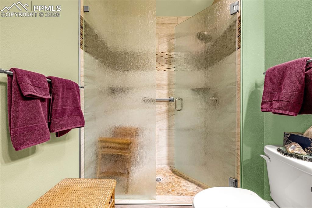 Image 19 of 38: Bathroom