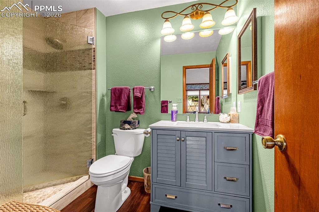 Image 20 of 38: Bathroom