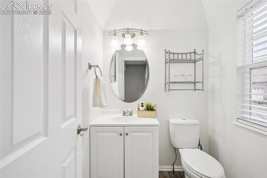 Image 31 of 37: Bathroom