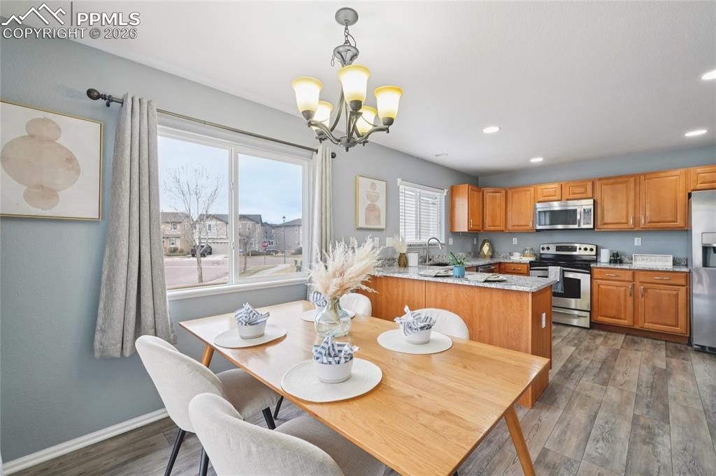 Image 9 of 37: Dining Area