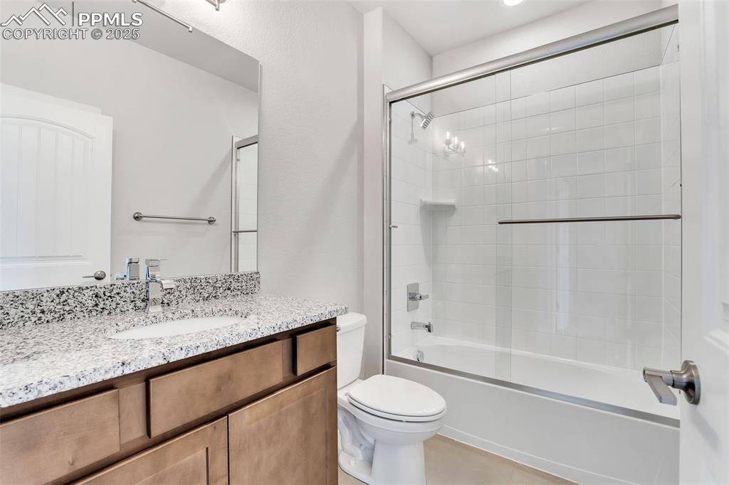 Image 12 of 22: Bathroom