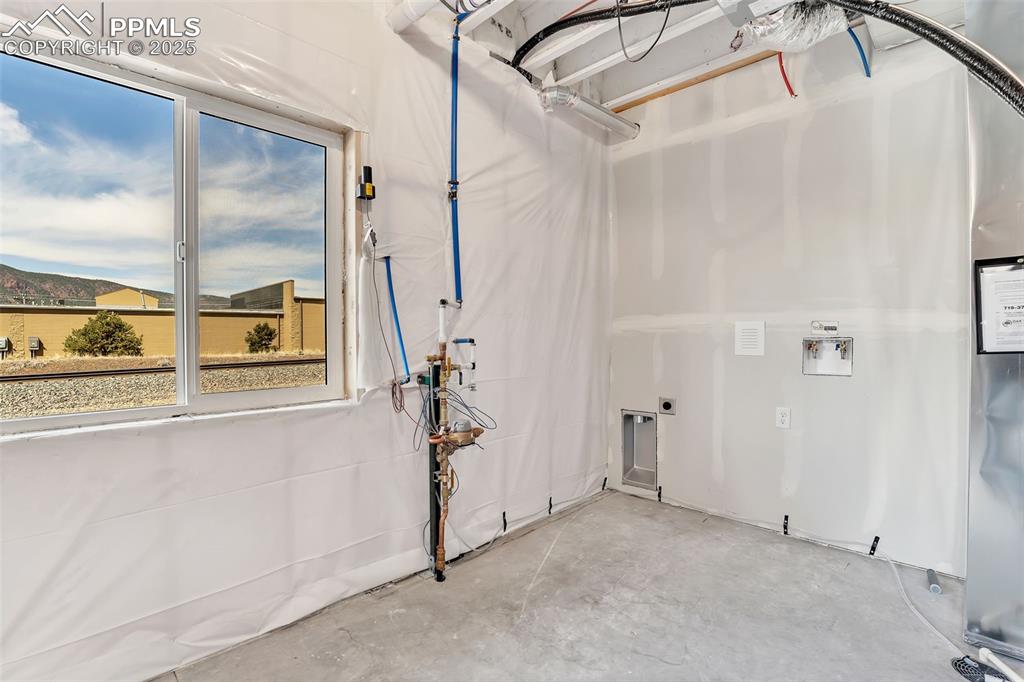 Image 19 of 22: Laundry