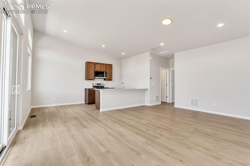 Image 4 of 22: Living Room