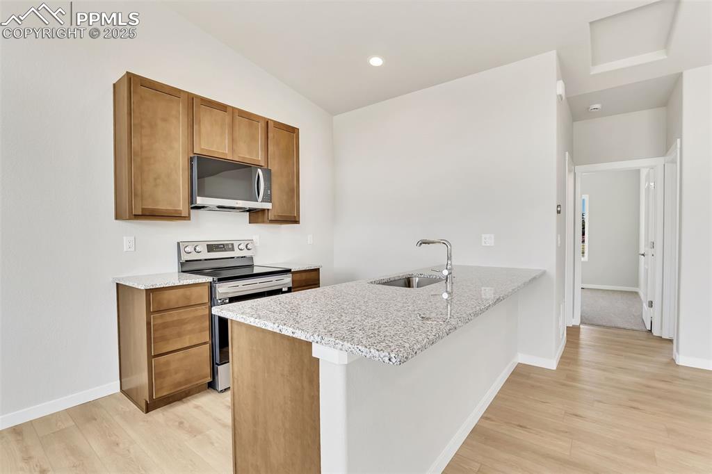 Image 7 of 22: Kitchen