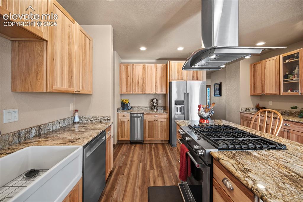 Image 12 of 49: Kitchen