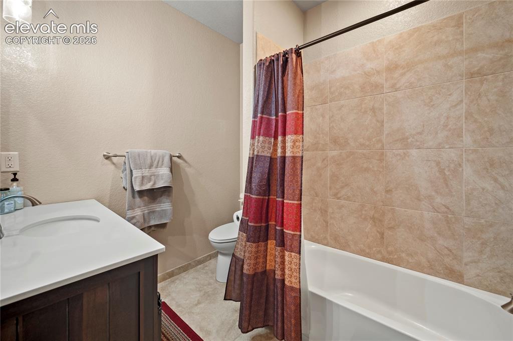 Image 37 of 49: Bathroom