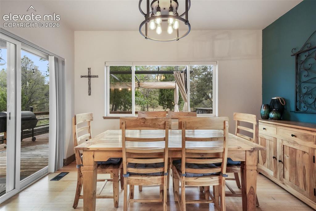 Image 14 of 49: Kitchen