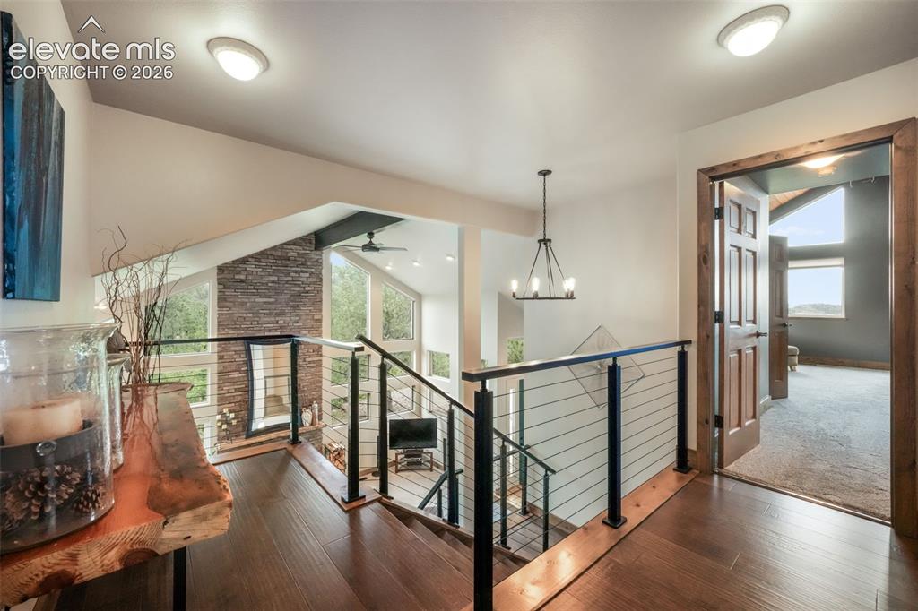 Image 17 of 49: Dining Area