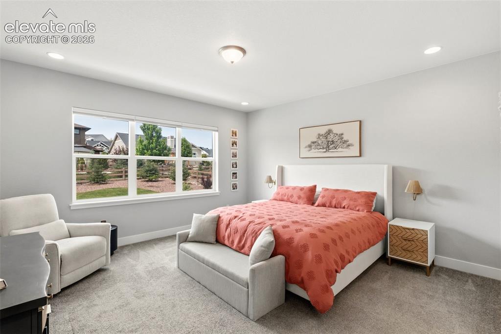 Image 19 of 45: Primary bedroom