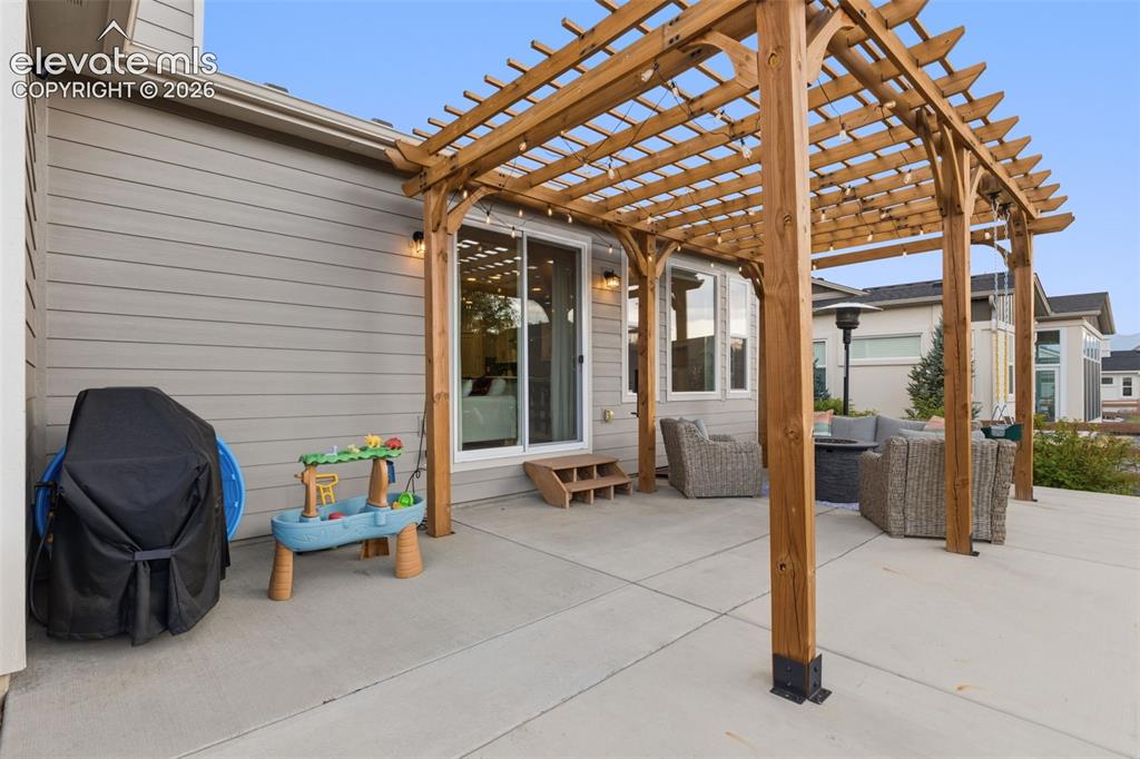 Image 42 of 45: Pergola 