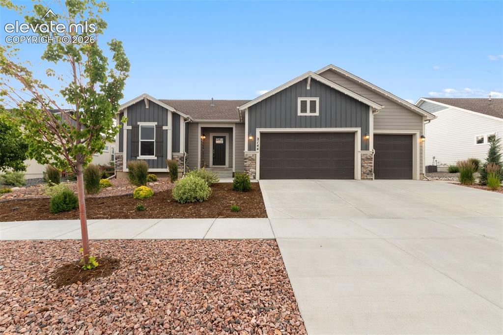 Image 9 of 45: 3 car garage