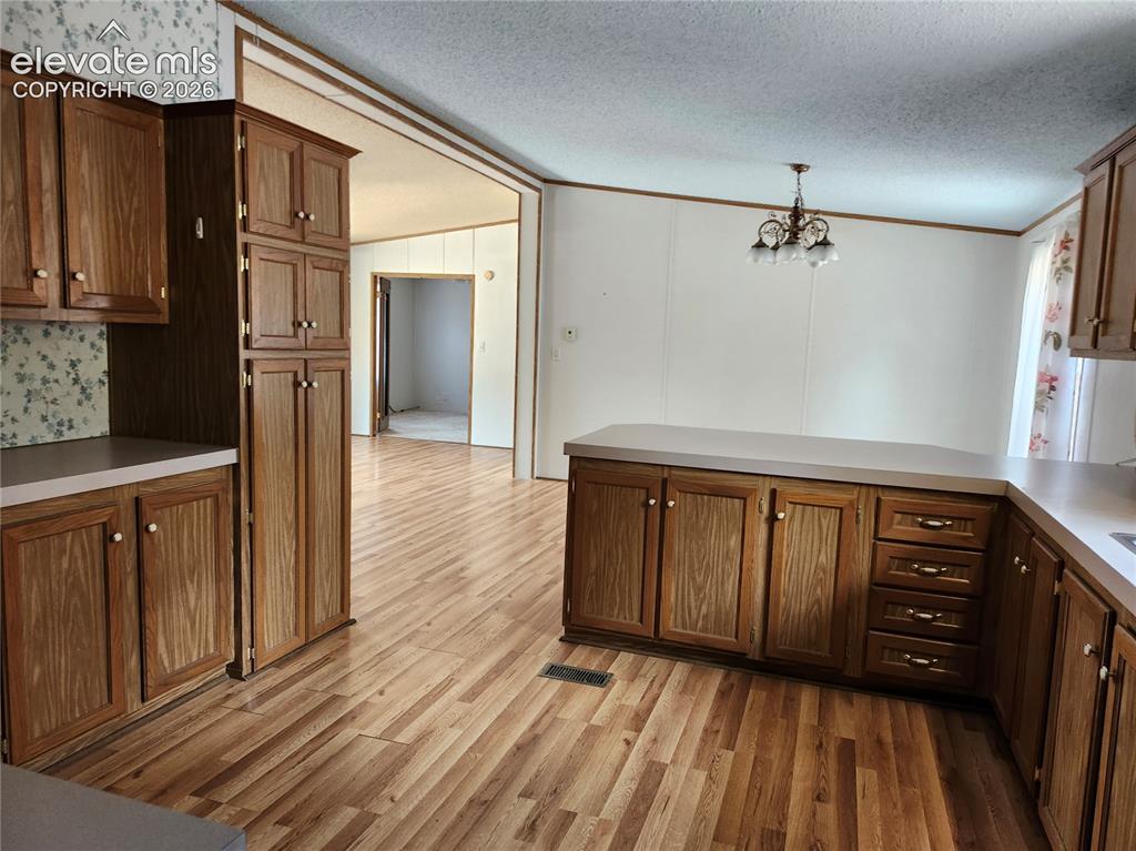 Image 11 of 25: Kitchen