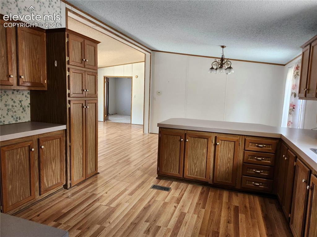 Image 12 of 25: Kitchen