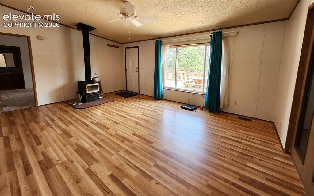 Image 6 of 25: Living Room