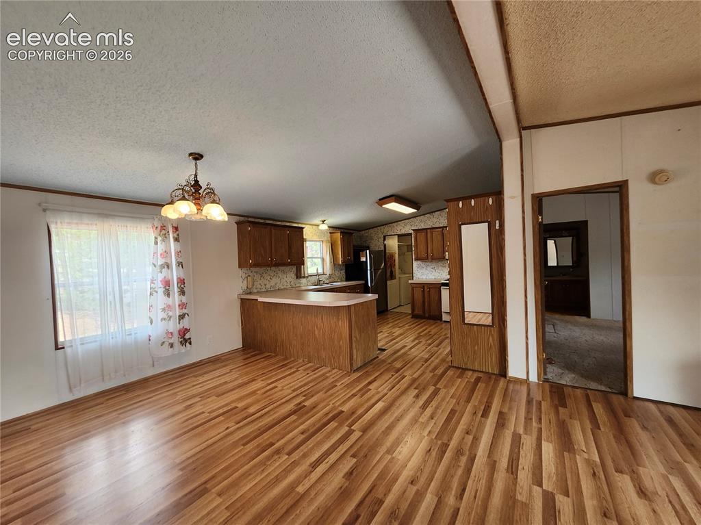 Image 8 of 25: Kitchen