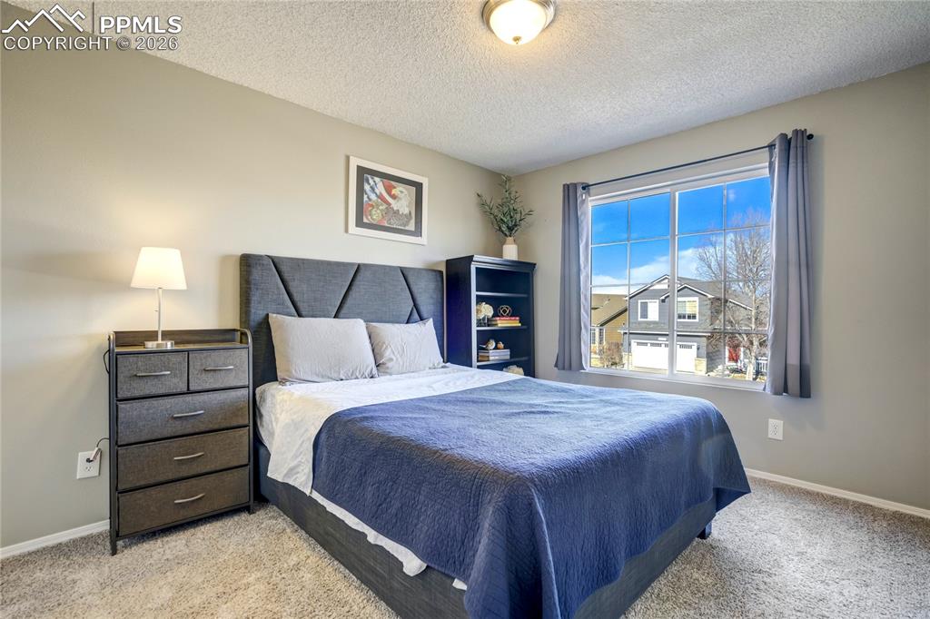 Image 14 of 20: Bedroom