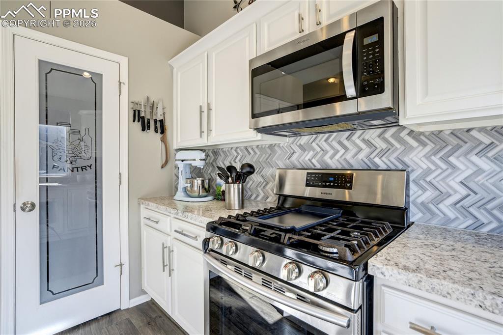 Image 5 of 20: Kitchen